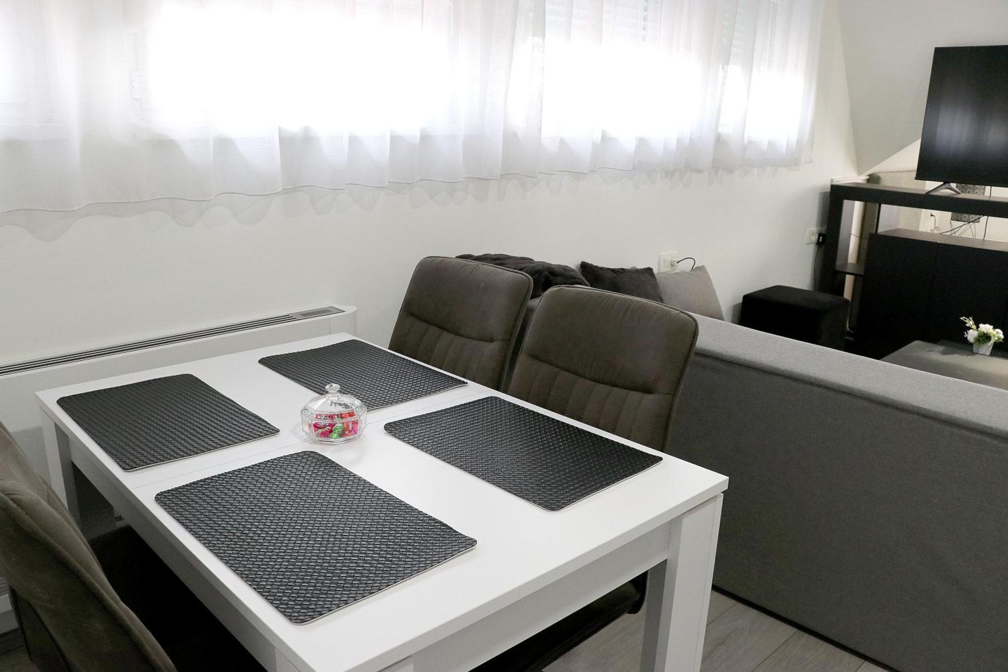 Apartmani I Sobe Laganini Nova Gradiska Esterno foto